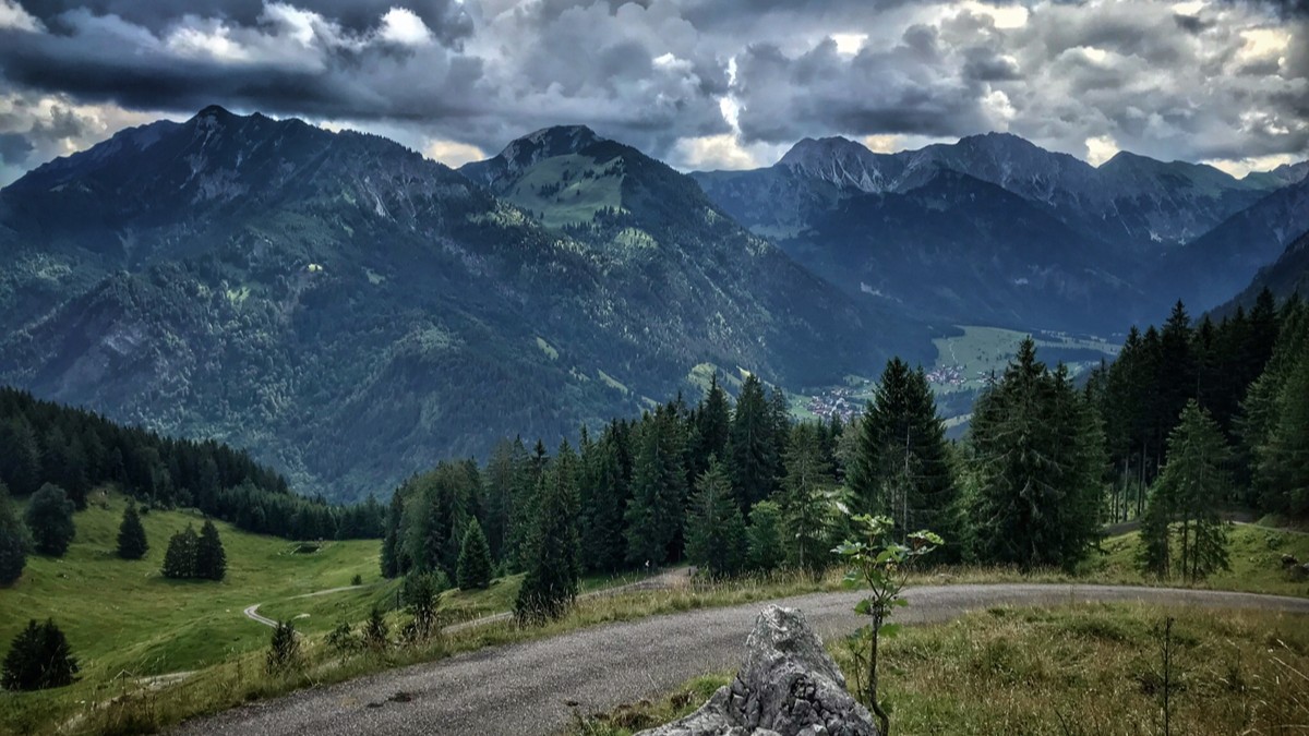 Wędrówki w Alpach podczas burzy, czyli błąd utopionych kosztów w praktyce